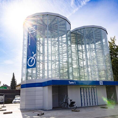 Exterior view of a bicycle parking tower at the station in Hannover-Wunstorf
