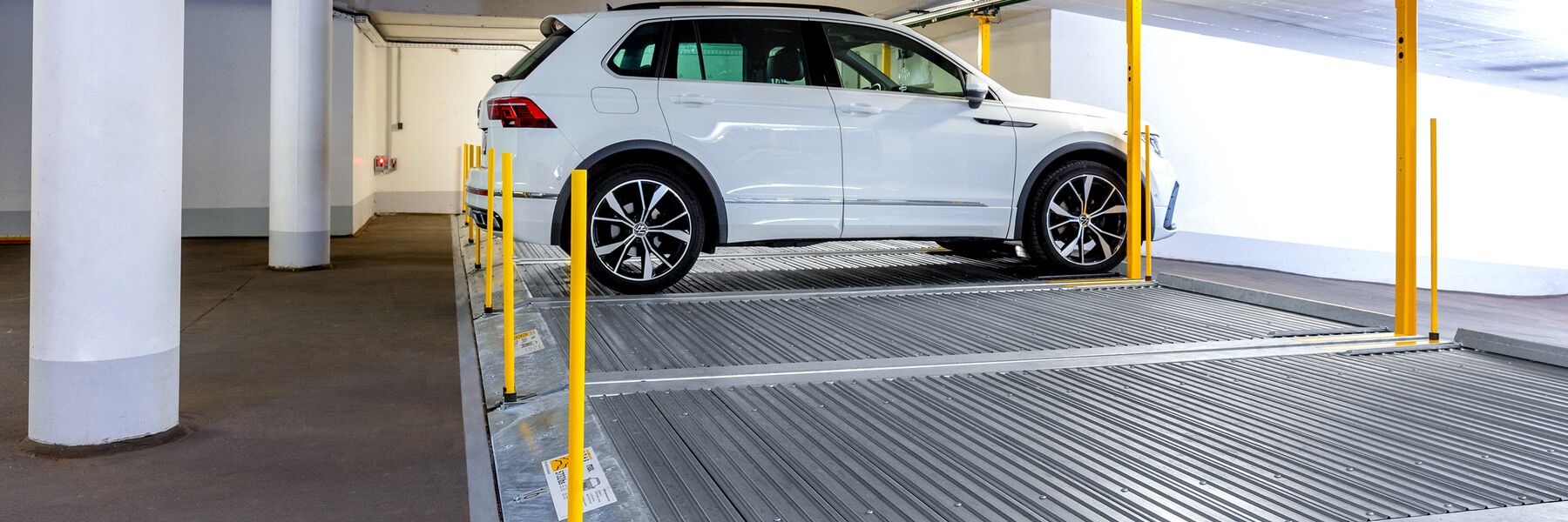 Parkplatte with a car parked on top of it in an underground car park